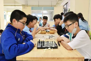 Nhiều địa phương siết sử dụng điện thoại trong trường học