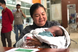 Quà 8-3 đặc biệt của người dì nhận cháu làm con nuôi