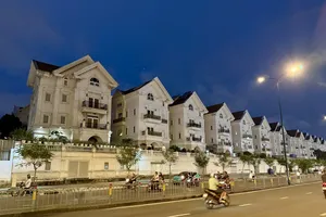 Chồng nước ngoài, vợ Việt Nam muốn đứng tên chung khi mua nhà phải làm sao?