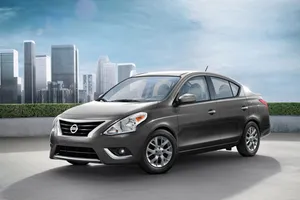 Nissan Sunny 2019: thiết kế cũ, tính năng mới