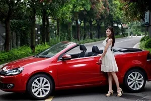 Mẫu ô tô giá rẻ đáng mua nhất cho chị em phụ nữ