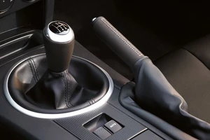 Phanh tay ô tô, quên là dễ gây nguy hiểm