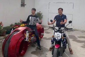 Siêu xe 2,7 tỷ - Tron Light Cycle thứ hai thuộc về ai?