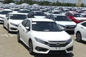 Lượng xe ô tô nhập khẩu về Việt Nam bất ngờ tăng mạnh