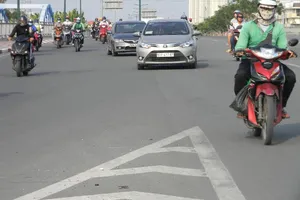 Giao cắt giữa hai làn trước khi được điều chỉnh giao thông.