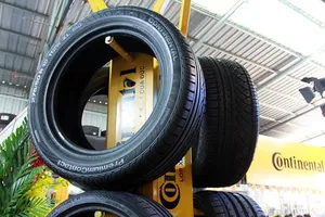 Những dấu hiệu cần thay lốp xe trong mùa nắng nóng