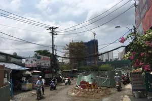 Nhiều dự án song song thực hiện tại tuyến đường Cao Lỗ. Ảnh:TN.