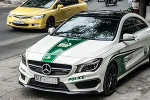 Mất tiền oan vì ô tô dán tem cảnh sát UAE