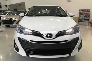 Bảng giá Toyota mới nhất: nhiều mẫu giảm giá 'kịch sàn'