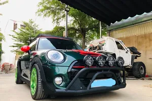 'Đột nhập' xưởng độ xe nức tiếng Sài Gòn