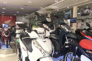 Giá cao ngất ngưởng, Honda SH vẫn cháy hàng