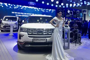 Bảng giá xe Ford tháng 12: Everest Ambiente giá 999 triệu đồng