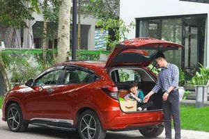 Nên mua ô tô giảm giá hàng trăm triệu hay thuê xe chơi tết?