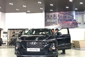 Hyundai SantaFe bất ngờ giảm giá 50 triệu đồng