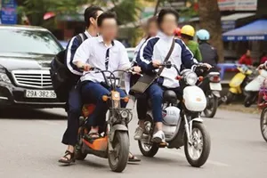 Điều khiển xe đạp gấp có phải đội mũ bảo hiểm?