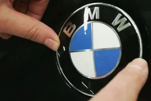 Trộm đánh cắp ô tô bằng tín hiệu WiFi