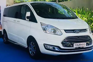 Giá lăn bánh mới nhất của dòng MPV Ford Tourneo