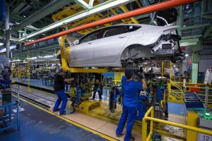 Nhiều hãng xe quay lại hoạt động sau thời gian cách ly xã hội