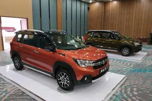 Giá lăn bánh Suzuki XL7 cạnh tranh cùng Mitsubishi Xpander