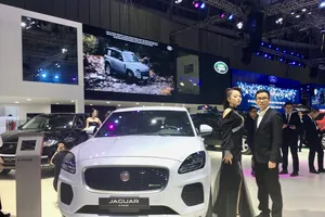 Số lượng xe nhập khẩu nguyên chiếc bất ngờ tăng mạnh