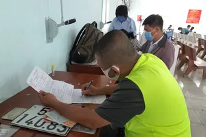 Cà vẹt xe ở ngân hàng, người dân có được đổi biển số màu vàng