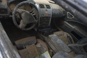 Những lưu ý sau khi để ô tô ngập trong bùn lầy