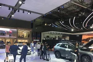 Ô tô nhập giá từ 400 triệu đồng/chiếc 'đổ xô' vào Việt Nam