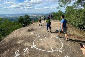 Đỉnh La Bàn là điểm trekking hấp dẫn của cung núi Dinh. Ảnh: TN