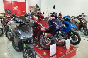 Honda Air Blade 2024: Giá xe máy từ 43 triệu, cần bằng lái xe A từ 2025?