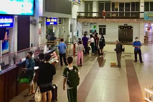 Đường sắt chạy nhiều đôi tàu cố định. Ảnh: TN