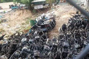 Nhiều xe máy cháy rụi sau vụ cháy. Ảnh: Vnexpres