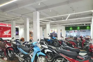 Người Việt giảm mua xe máy, doanh số toàn thị trường lao dốc