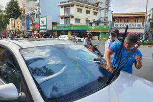 Gắn đồ chơi trên ô tô có bị hãng từ chối bảo hành?