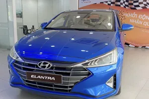 Sau giảm giá 40 triệu đồng, Hyundai Elantra có giá lăn bánh bao nhiêu?