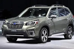 Subaru Forester giảm giá đến 159 triệu đồng, bạn có chọn?