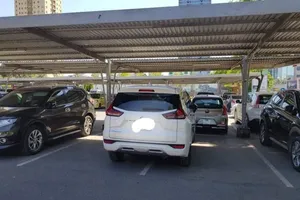 Muôn kiểu đỗ xe thích 'chơi trội' của chủ xe Việt