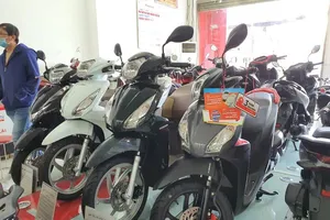 Tăng giá niêm yết, Honda Vision vẫn được đại lý giảm giá bán online