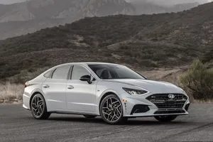 Hyundai và Kia triệu hồi hàng ngàn xe do rò rỉ nhiên liệu 