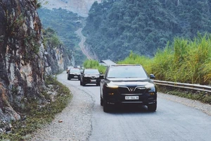 Tiên phong bán ô tô online, hãng xe Việt thu kết quả ‘không tưởng’