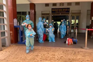 Chùm ảnh: Chuyến tàu tình nghĩa thứ 2 đưa người dân Quảng Trị về quê