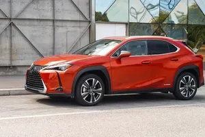 5 mẫu ô tô hạng sang nhưng có giá vừa túi tiền