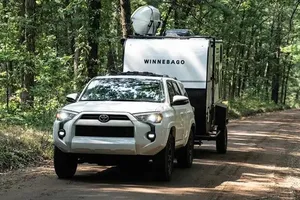Một chiếc xe kéo du lịch thách thức mọi chuyến cắm trại 