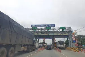 Chưa đóng phí sử dụng đường bộ, chủ xe có bị CSGT xử phạt?