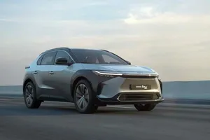 Toyota bất ngờ công bố mẫu xe điện chạy được số km chỉ thua Tesla Model 3