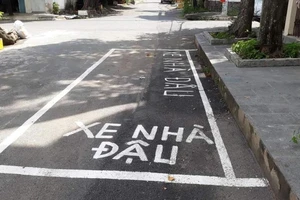 'Đặt gạch' chỗ đậu xe của chủ nhà: Coi chừng bị xử phạt