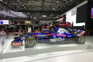 Xe nhập giá 400 triệu đồng đua nhau về nước dịp cuối năm