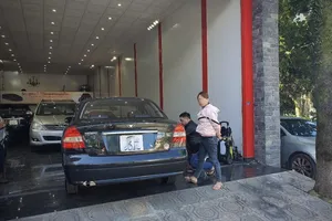 Giảm giá cực sốc: Ô tô cũ vẫn ế ẩm