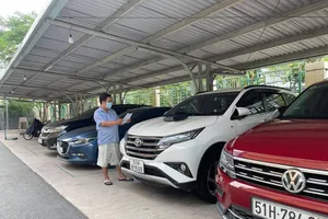 Làm gì để không bị lừa tiền cọc khi thuê xe tự lái dịp cận lễ 30-4?