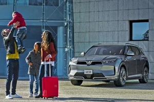 Tuần báo ô tô số 1 Bắc Mỹ nói gì về chính sách thuê pin của hãng xe Việt VinFast