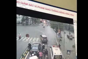 Vượt đèn đỏ nhường đường cho xe cứu thương: Tài xế đã đúng luật?